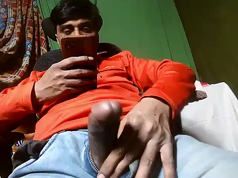 Snapshot of desiboy1101 chatting on December 19, 2024, 2:13 pm desiboy1101 online show from December 19, 2024, 2:13 pm