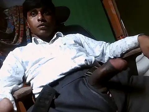 Snapshot of desiboy1101 chatting on March 16, 2025, 5:03 am desiboy1101 online show from March 16, 2025, 5:03 am