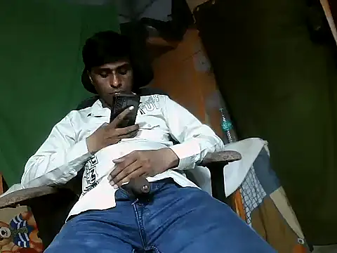 Snapshot of desiboy1101 chatting on October 28, 2025, 1:58 pm desiboy1101 online show from October 28, 2025, 1:58 pm