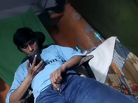 Snapshot of desiboy1101 chatting on October 31, 2025, 2:07 pm desiboy1101 online show from October 31, 2025, 2:07 pm