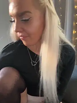 MIA-XXX online show from November 5, 2025, 11:54 am