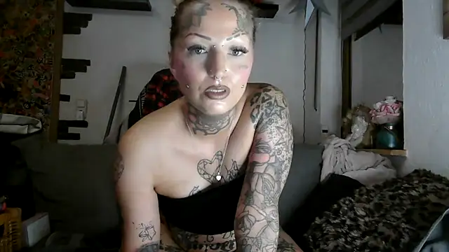 Snapshot of RoxxyInk chatting on February 22, 2026, 9:24 pm RoxxyInk online show from February 22, 2026, 9:24 pm