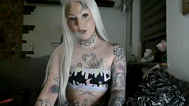 Snapshot of RoxxyInk chatting on April 5, 2026, 9:12 pm RoxxyInk online show from April 5, 2026, 9:12 pm