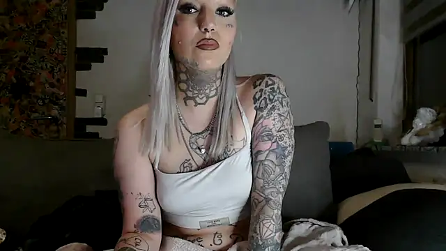 Snapshot of RoxxyInk chatting on April 28, 2026, 10:04 pm RoxxyInk online show from April 28, 2026, 10:04 pm
