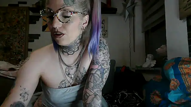 Snapshot of RoxxyInk chatting on May 25, 2026, 1:11 am RoxxyInk online show from May 25, 2026, 1:11 am