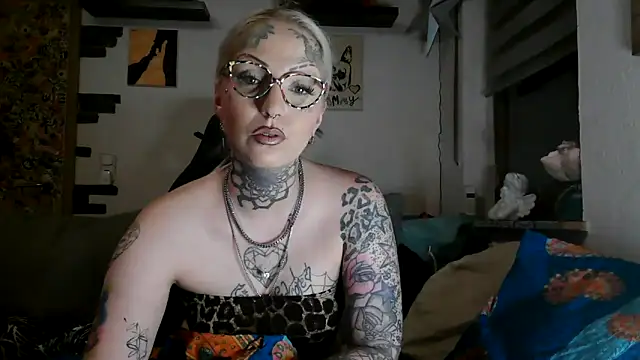 Snapshot of RoxxyInk chatting on May 26, 2026, 12:06 am RoxxyInk online show from May 26, 2026, 12:06 am