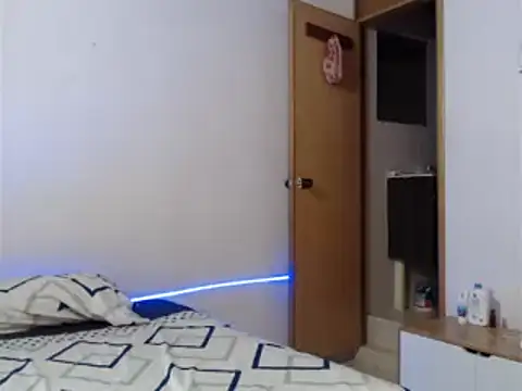 Snapshot of evolet01 chatting on December 4, 2024, 12:52 am evolet01 online show from December 4, 2024, 12:52 am