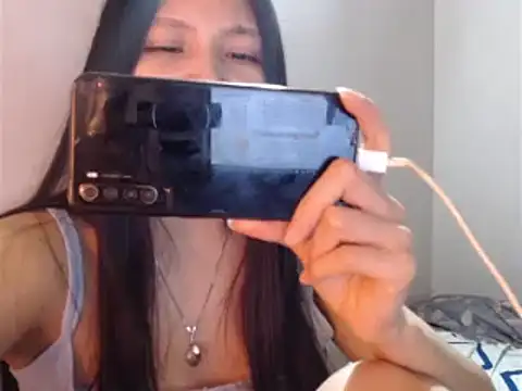 Snapshot of evolet01 chatting on December 8, 2024, 6:43 am evolet01 online show from December 8, 2024, 6:43 am