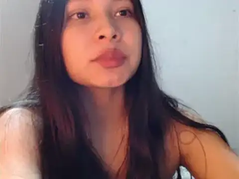 Snapshot of evolet01 chatting on December 12, 2024, 2:15 am evolet01 online show from December 12, 2024, 2:15 am