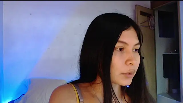 Snapshot of evolet01 chatting on October 7, 2025, 6:49 pm evolet01 online show from October 7, 2025, 6:49 pm