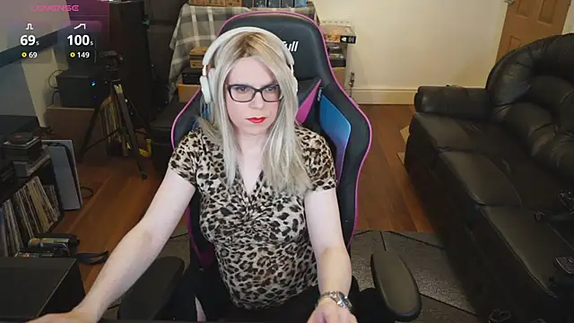 Snapshot of KelseyCobalt chatting on October 15, 2025, 8:42 pm KelseyCobalt online show from October 15, 2025, 8:42 pm