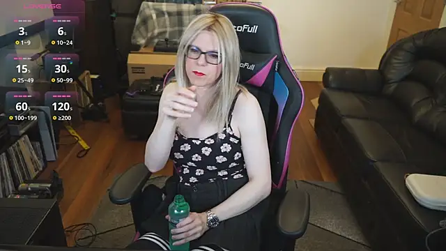 Snapshot of KelseyCobalt chatting on November 4, 2025, 10:09 pm KelseyCobalt online show from November 4, 2025, 10:09 pm