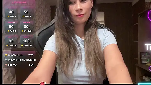 Snapshot of Leilacharlotte chatting on February 26, 2026, 9:25 pm Leilacharlotte online show from February 26, 2026, 9:25 pm