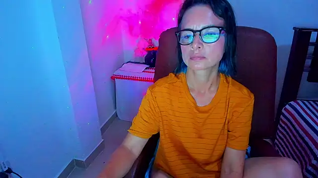 BrianaGarner online show from October 21, 2025, 9:04 pm