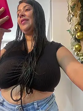 Snapshot of emilyjohanson chatting on December 30, 2024, 2:51 pm emilyjohanson online show from December 30, 2024, 2:51 pm