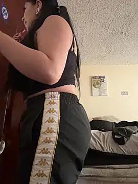 emilyjohanson online show from May 3, 2026, 9:21 pm