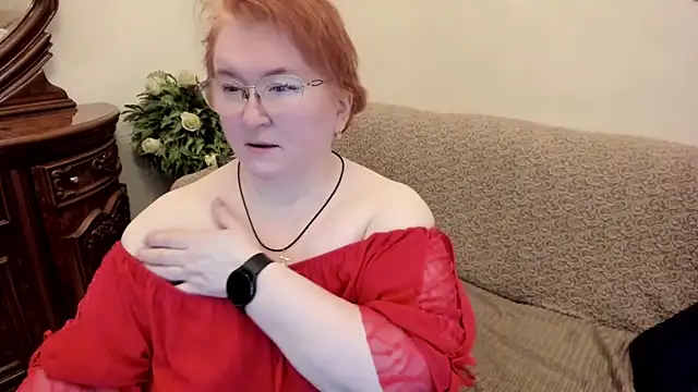 leiamillersonn online show from December 2, 2025, 6:19 am