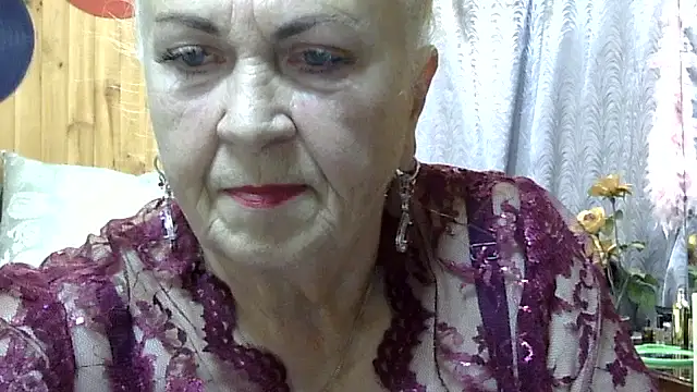 Snapshot of Emma52610 chatting on October 16, 2025, 4:35 am Emma52610 online show from October 16, 2025, 4:35 am