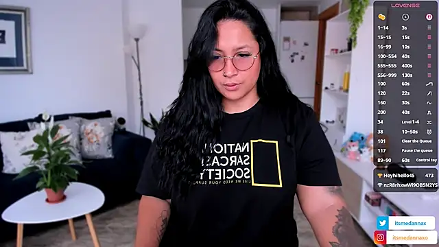 DannaaMeliza online show from October 26, 2025, 8:53 am