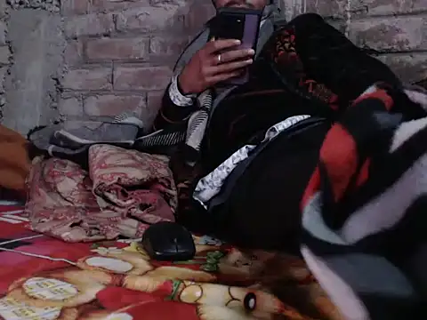 Snapshot of ThethunderPo chatting on January 30, 2025, 1:33 am ThethunderPo online show from January 30, 2025, 1:33 am