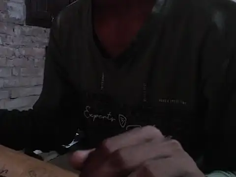 Snapshot of ThethunderPo chatting on September 14, 2025, 1:32 pm ThethunderPo online show from September 14, 2025, 1:32 pm