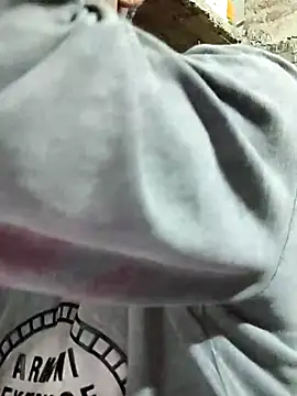 Snapshot of ThethunderPo chatting on September 16, 2025, 1:23 pm ThethunderPo online show from September 16, 2025, 1:23 pm