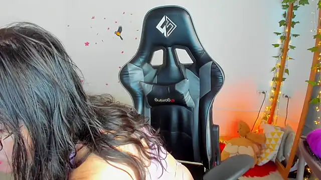 Snapshot of Susan_Foxx chatting on February 23, 2026, 5:43 pm Susan Foxx online show from February 23, 2026, 5:43 pm