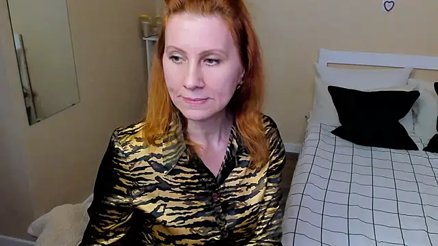 Snapshot of FoxySophia chatting on September 26, 2025, 8:57 pm FoxySophia online show from September 26, 2025, 8:57 pm
