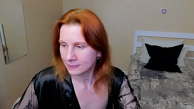 Snapshot of FoxySophia chatting on October 3, 2025, 11:13 pm FoxySophia online show from October 3, 2025, 11:13 pm