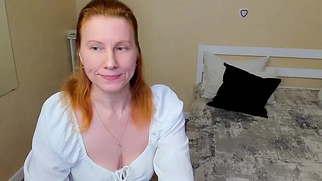 Snapshot of FoxySophia chatting on October 7, 2025, 5:59 am FoxySophia online show from October 7, 2025, 5:59 am