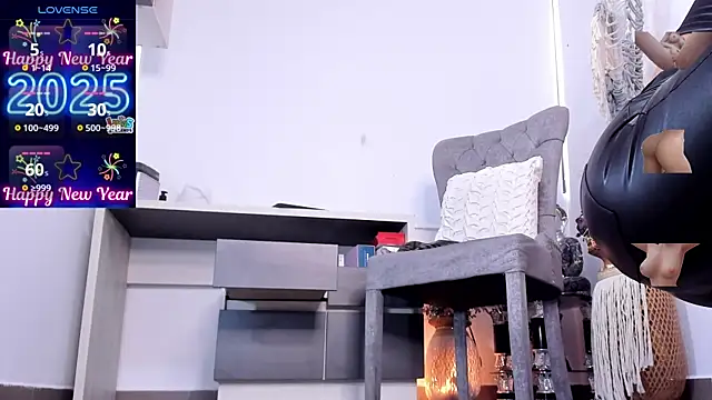Snapshot of ana_bolena chatting on January 27, 2025, 4:43 pm ana bolena online show from January 27, 2025, 4:43 pm