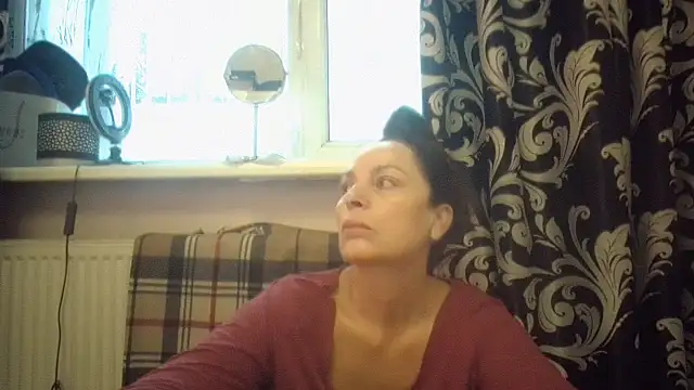 Snapshot of LindaStarS chatting on December 21, 2025, 5:47 am LindaStarS online show from December 21, 2025, 5:47 am