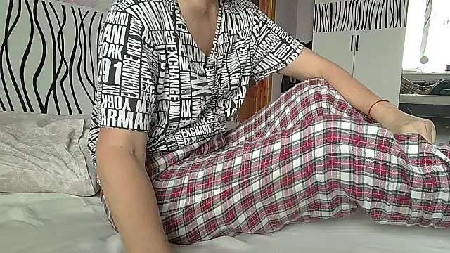 Snapshot of LindaStarS chatting on January 11, 2026, 7:57 am LindaStarS online show from January 11, 2026, 7:57 am