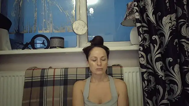 Snapshot of LindaStarS chatting on February 18, 2026, 4:41 am LindaStarS online show from February 18, 2026, 4:41 am