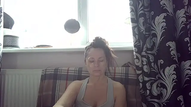 Snapshot of LindaStarS chatting on February 20, 2026, 5:48 am LindaStarS online show from February 20, 2026, 5:48 am