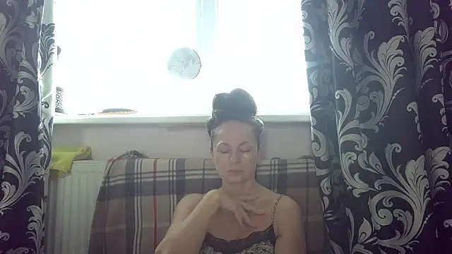 Snapshot of LindaStarS chatting on February 24, 2026, 5:49 am LindaStarS online show from February 24, 2026, 5:49 am