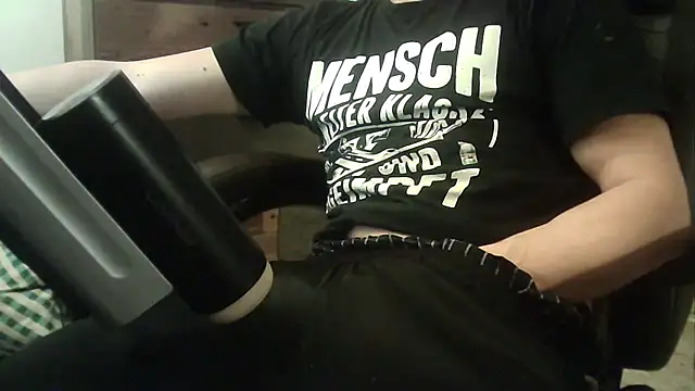 Snapshot of ShyGuyWannaTry chatting on October 7, 2025, 11:46 pm ShyGuyWannaTry online show from October 7, 2025, 11:46 pm