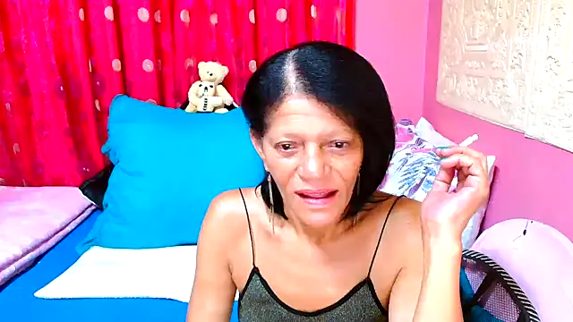 Snapshot of SLUTTYROXY chatting on January 17, 2025, 5:32 am SLUTTYROXY online show from January 17, 2025, 5:32 am