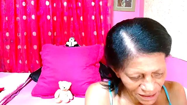 Snapshot of SLUTTYROXY chatting on January 20, 2025, 3:37 am SLUTTYROXY online show from January 20, 2025, 3:37 am