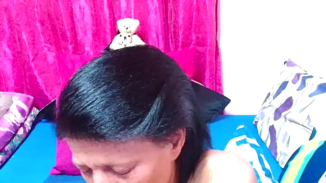 SLUTTYROXY online show from December 5, 2025, 7:10 pm