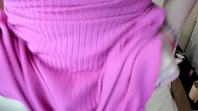 Snapshot of nikkiRyd chatting on December 18, 2025, 12:11 pm nikkiRyd online show from December 18, 2025, 12:11 pm