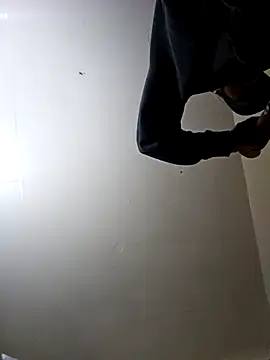 Snapshot of UncutHammer69 chatting on December 2, 2025, 5:35 am UncutHammer69 online show from December 2, 2025, 5:35 am