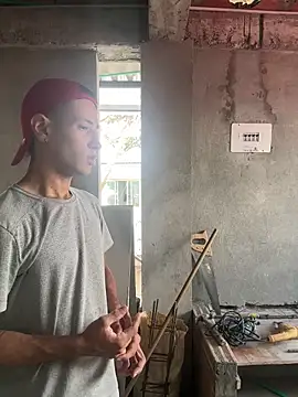 Snapshot of RetainedHound chatting on November 15, 2025, 3:52 pm RetainedHound online show from November 15, 2025, 3:52 pm