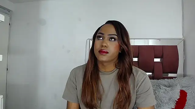 LoraineBigCockTs online show from November 27, 2025, 10:01 pm