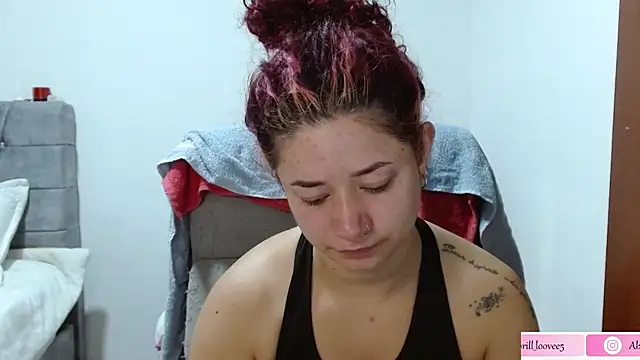 Snapshot of abril_love2 chatting on February 3, 2025, 9:39 pm abril love2 online show from February 3, 2025, 9:39 pm