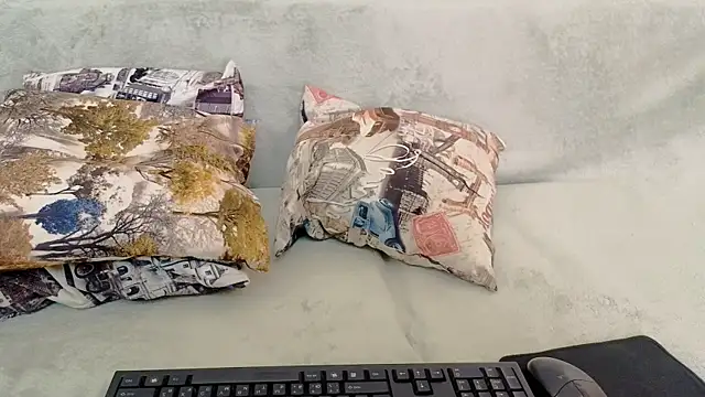 Snapshot of pussygold88 chatting on April 1, 2026, 1:41 pm pussygold88 online show from April 1, 2026, 1:41 pm