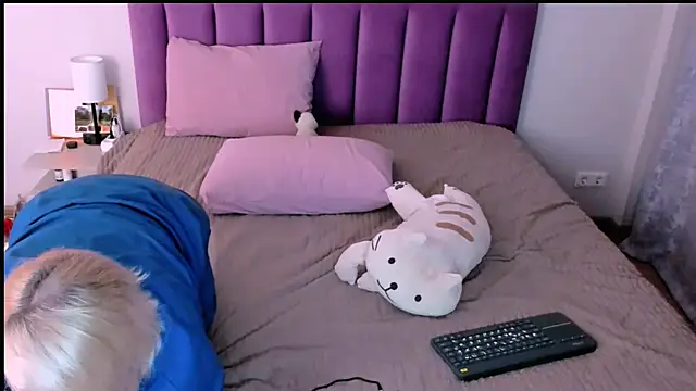 sabrinamacmarren online show from November 24, 2025, 9:58 pm