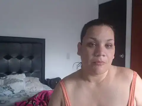 Snapshot of KimberlyPuentes chatting on December 18, 2024, 11:34 am KimberlyPuentes online show from December 18, 2024, 11:34 am