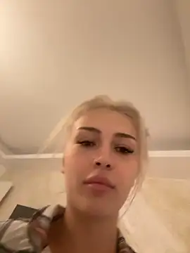 lissababe1 online show from November 3, 2025, 9:59 pm