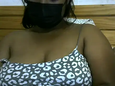 Snapshot of Artinah22 chatting on February 20, 2025, 4:25 pm Artinah22 online show from February 20, 2025, 4:25 pm